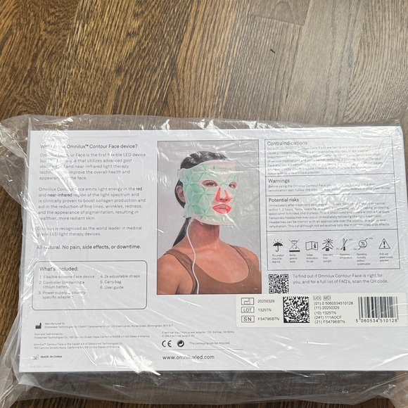 Omnilux face medical-grade LED Light Therapy Mask - Picture 3 of 10